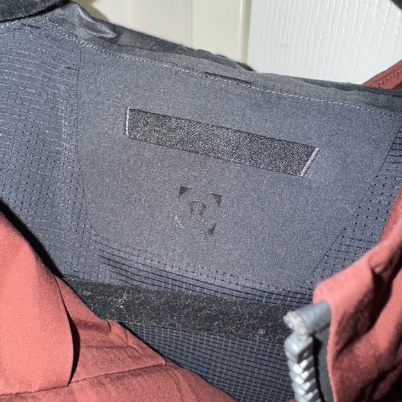 lululemon athletica Men's Performance Jacket in Rust - Picture 2 of 3